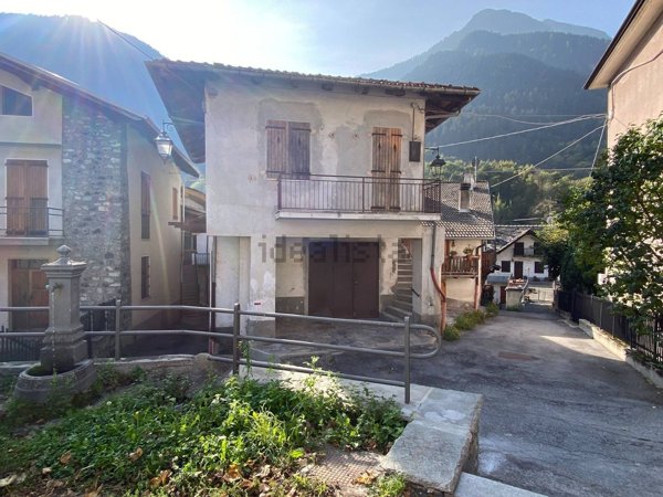 appartamento in vendita a Prazzo in zona Prazzo Inferiore