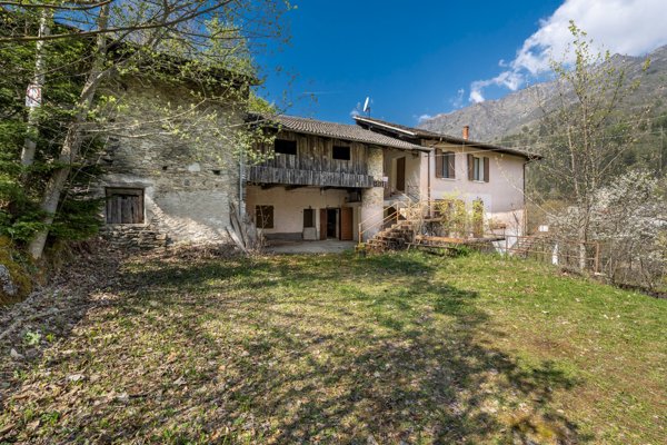 casa semindipendente in vendita a Prazzo