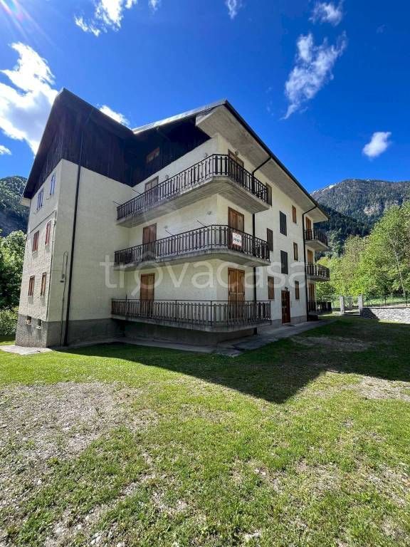 appartamento in vendita a Prazzo in zona Prazzo Superiore