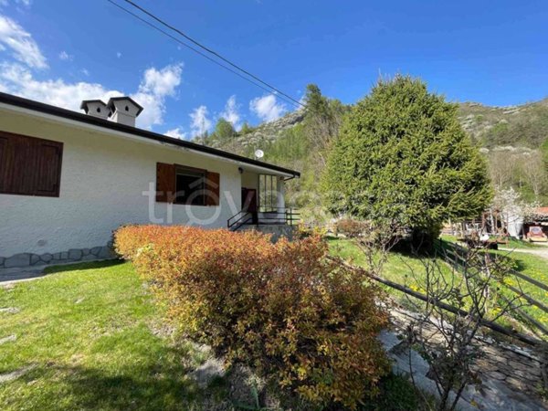 casa indipendente in vendita a Prazzo in zona Prazzo Inferiore