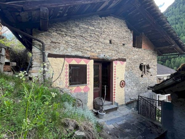 casa indipendente in vendita a Prazzo in zona Maddalena