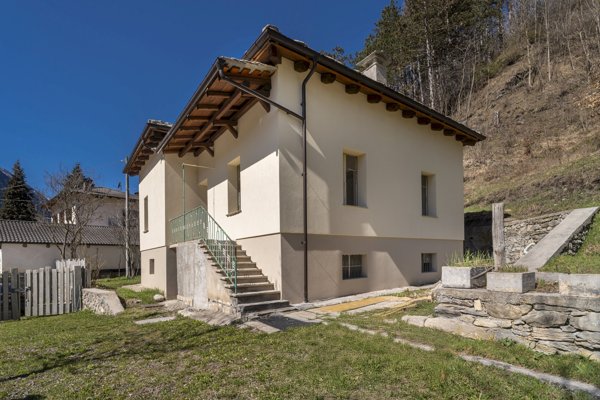 casa indipendente in vendita a Prazzo in zona Prazzo Superiore