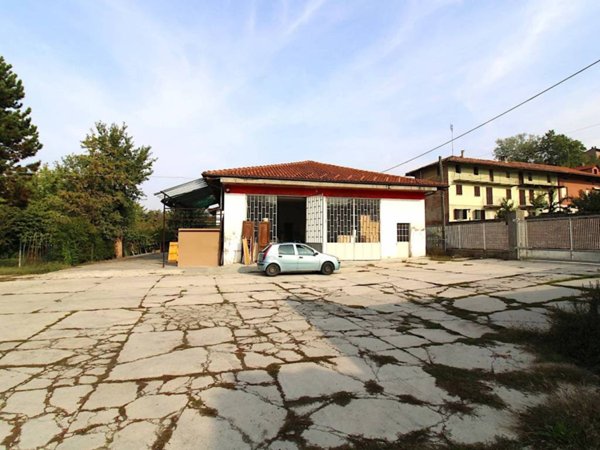 locale commerciale in vendita a Priocca