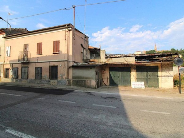 esavano in vendita a Priocca