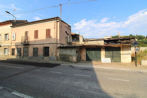 esavano in vendita a Priocca
