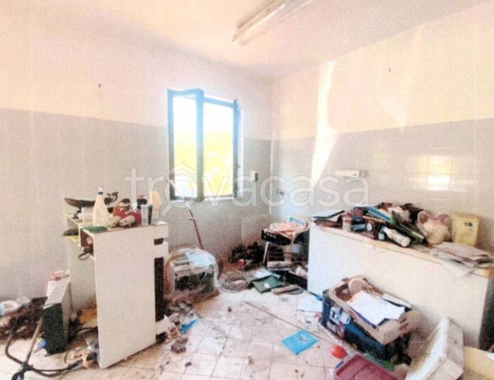 locale commerciale in vendita a Prunetto