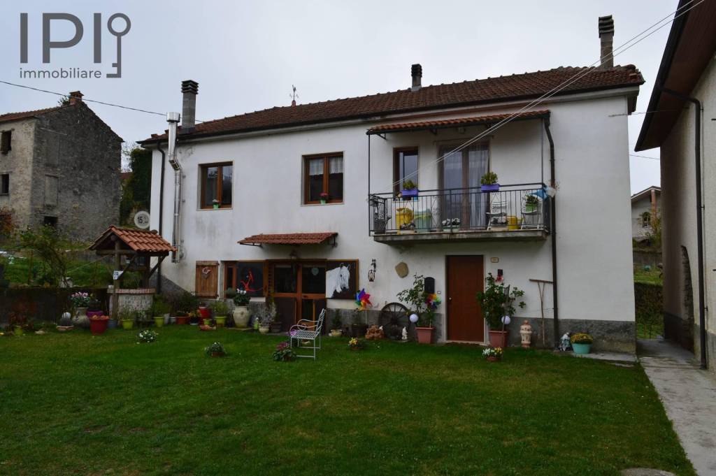 casa indipendente in vendita a Prunetto in zona Sotto la Rocca