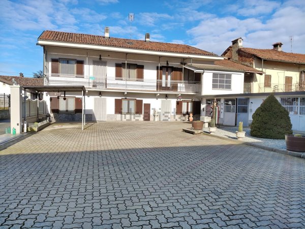 casa indipendente in vendita a Racconigi in zona Oia