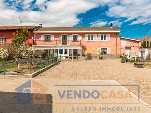 casa indipendente in vendita a Racconigi in zona Oia
