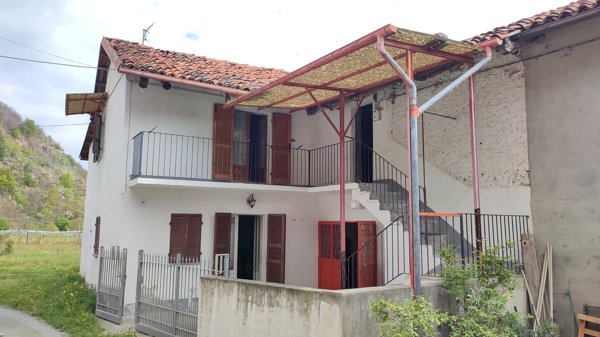 casa indipendente in vendita a Revello