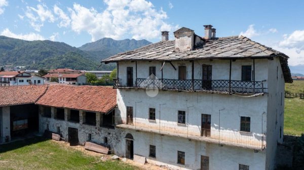 casale in vendita a Revello
