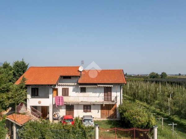 casa indipendente in vendita a Revello