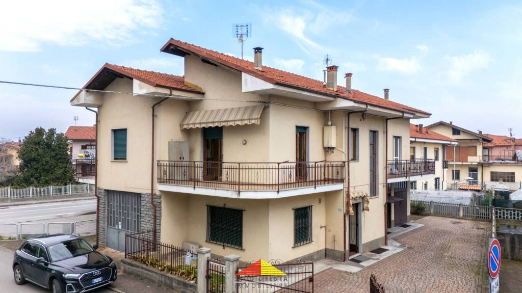 casa indipendente in vendita a Revello