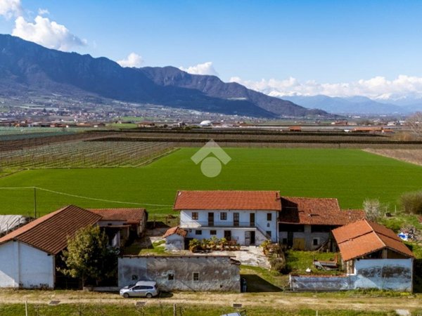casa semindipendente in vendita a Revello