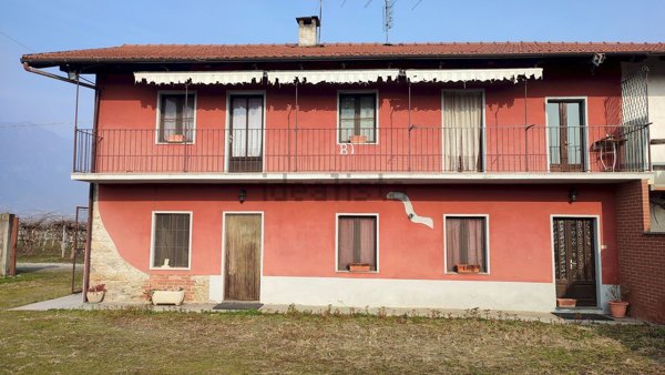casa indipendente in vendita a Revello