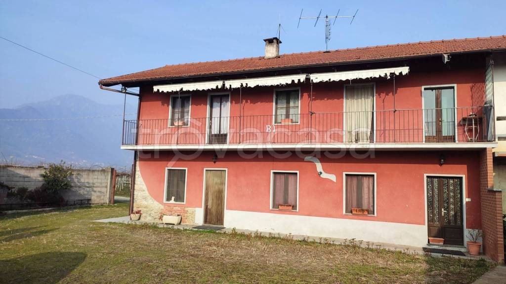 casa indipendente in vendita a Revello