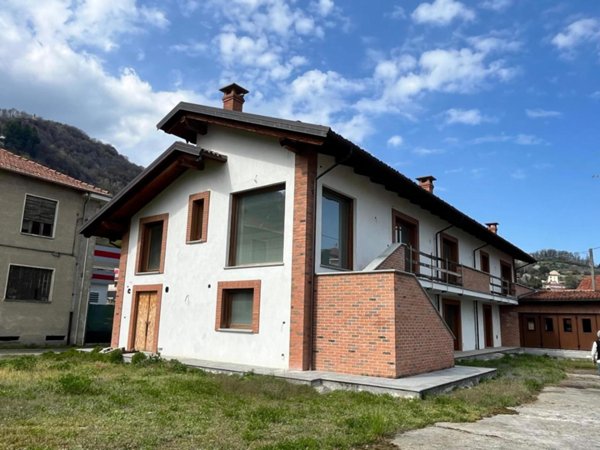 casa indipendente in vendita a Revello