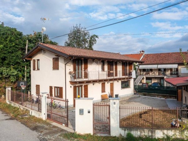 casa indipendente in vendita a Revello