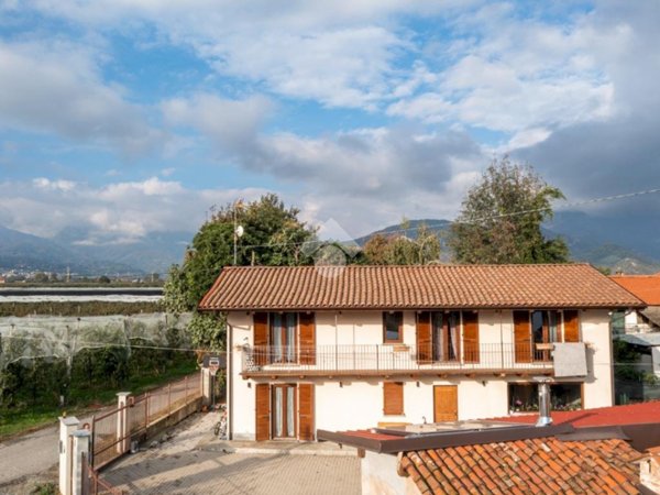 casa indipendente in vendita a Revello
