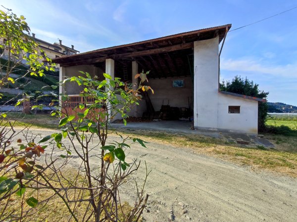 locale di sgombero in vendita a Revello