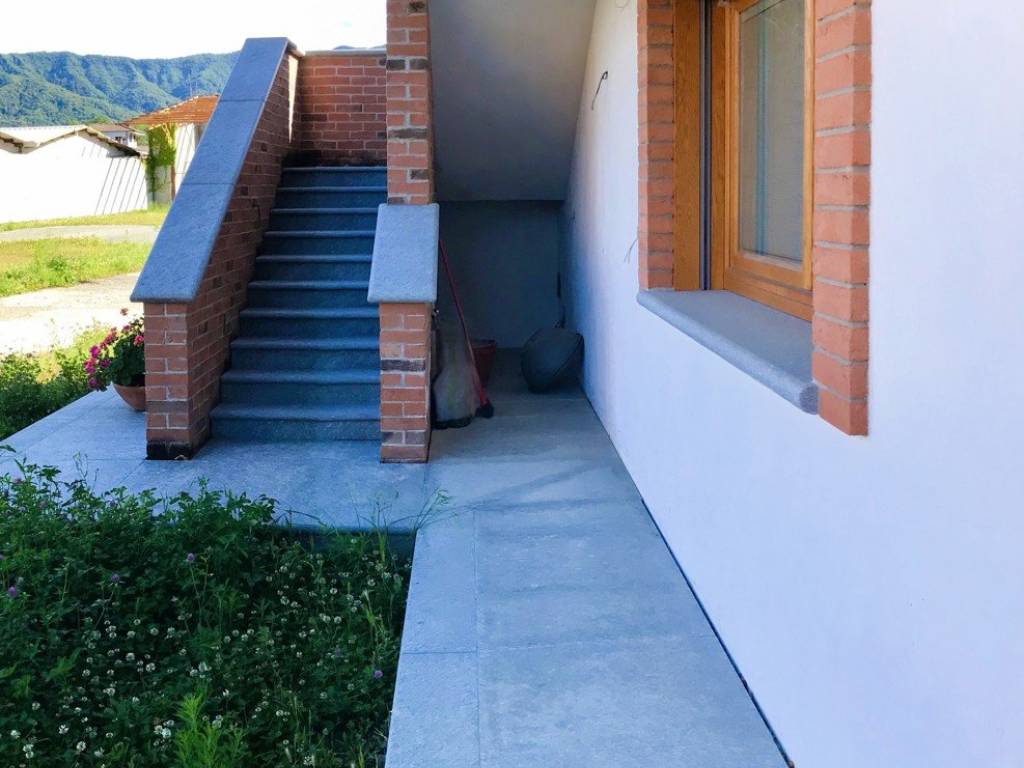 casa indipendente in vendita a Revello
