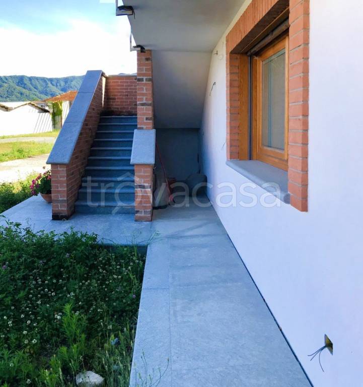 casa indipendente in vendita a Revello