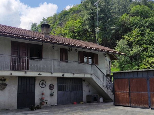 casa indipendente in vendita a Revello