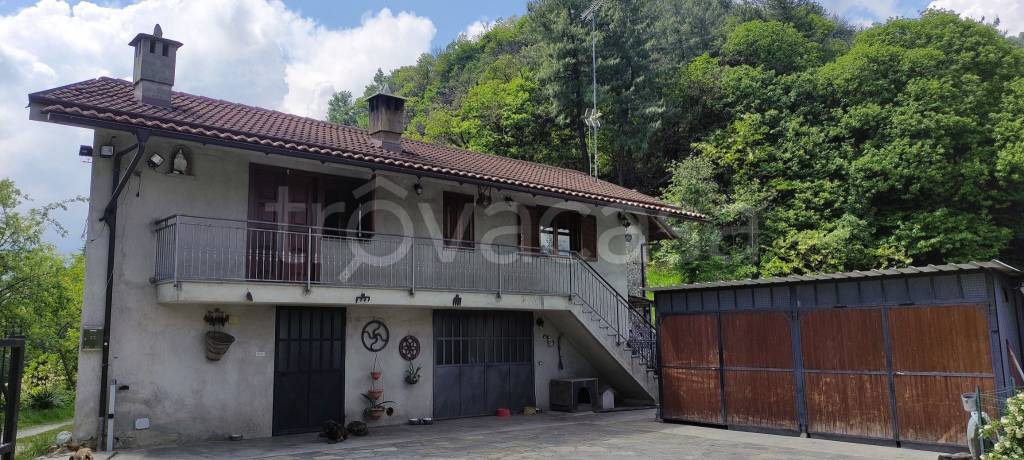 casa indipendente in vendita a Revello in zona Dietro Castello