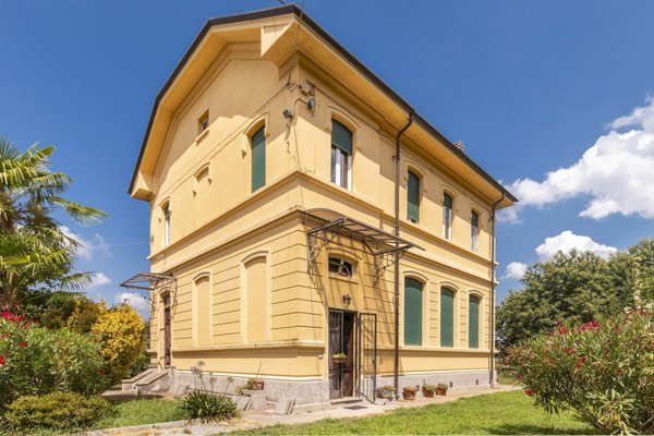 casa indipendente in vendita a Revello