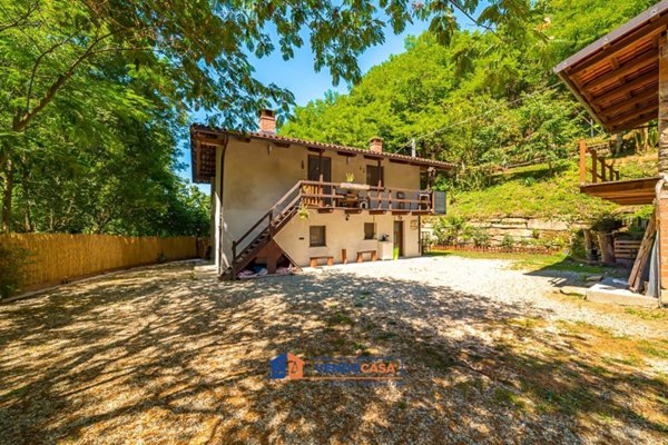casa indipendente in vendita a Revello