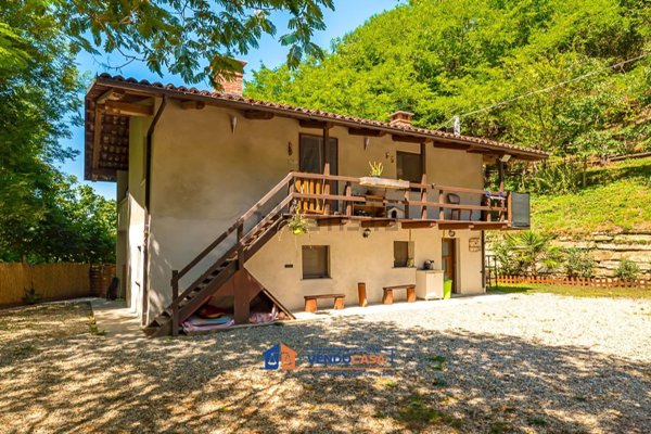 casa indipendente in vendita a Revello