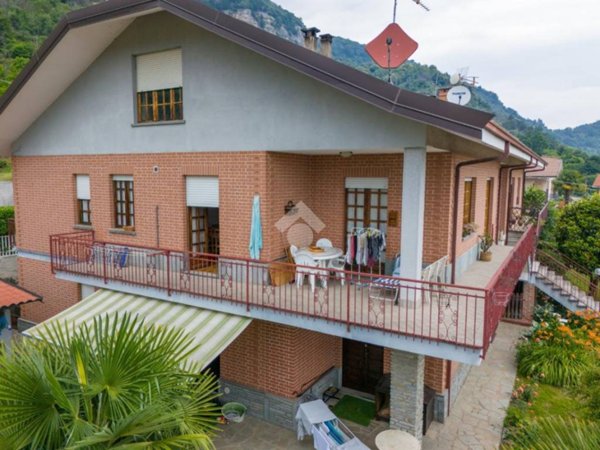 casa indipendente in vendita a Revello