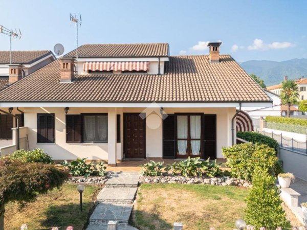 casa indipendente in vendita a Revello