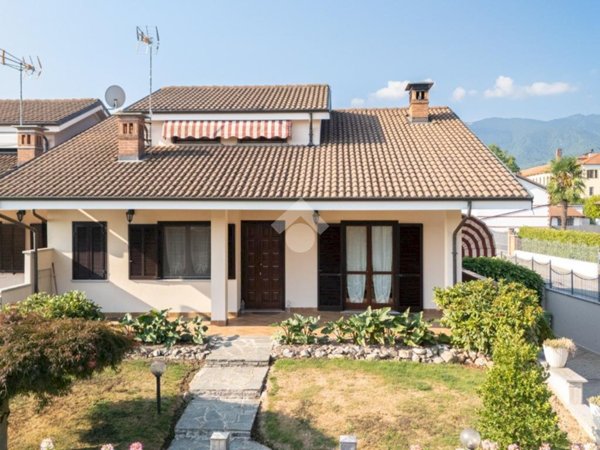 casa indipendente in vendita a Revello