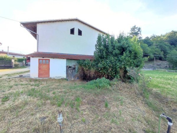 locale commerciale in vendita a Revello