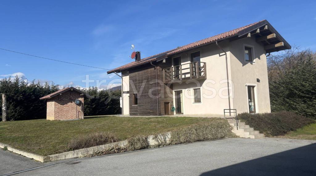 casa indipendente in vendita a Revello