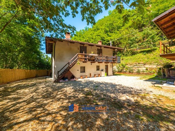 casa indipendente in vendita a Revello