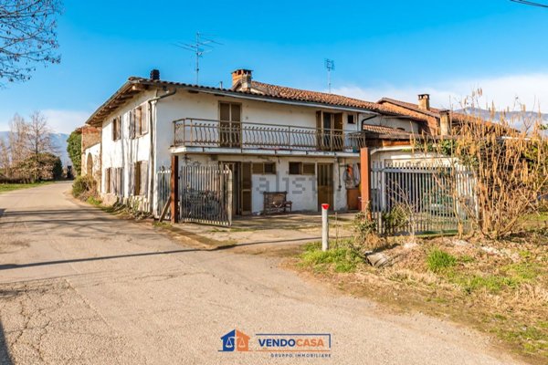 casa indipendente in vendita a Revello