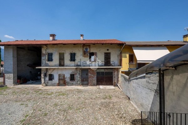 casa semindipendente in vendita a Revello