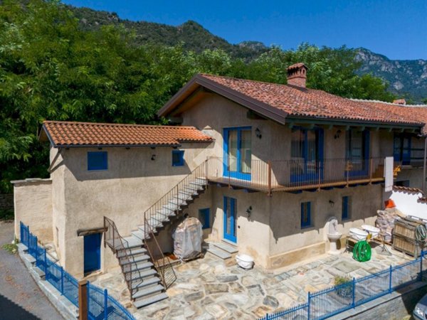 casa semindipendente in vendita a Revello