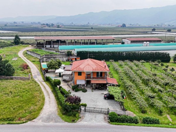 casa indipendente in vendita a Revello in zona Morra San Martino