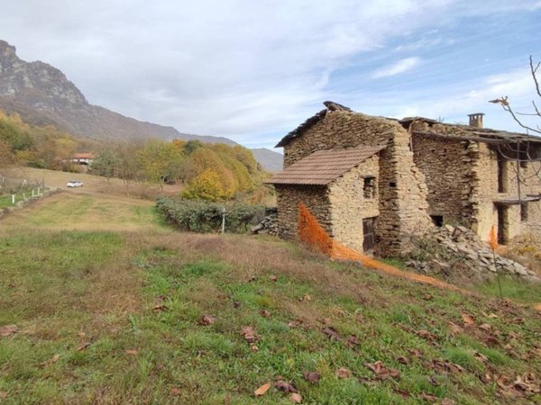 casa indipendente in vendita a Revello