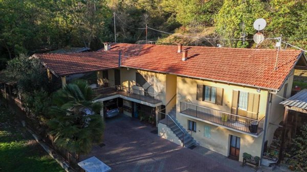 casa indipendente in vendita a Revello