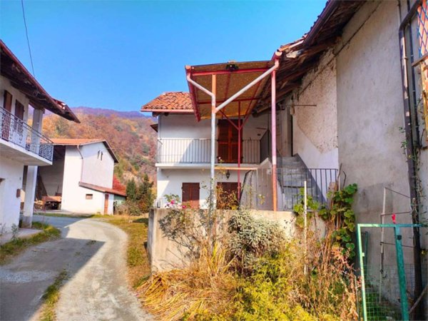 casa indipendente in vendita a Revello