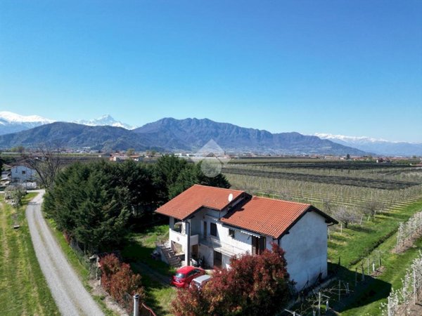 casa indipendente in vendita a Revello