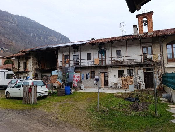 casa indipendente in vendita a Revello