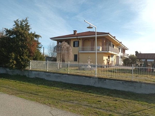 casa indipendente in vendita a Revello