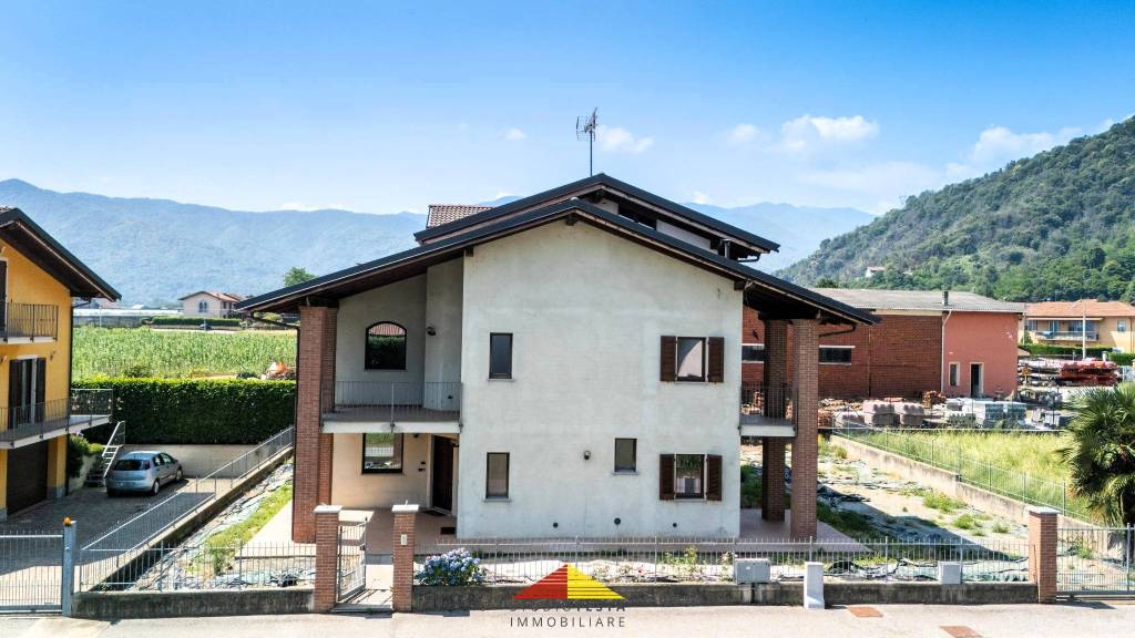 casa indipendente in vendita a Revello