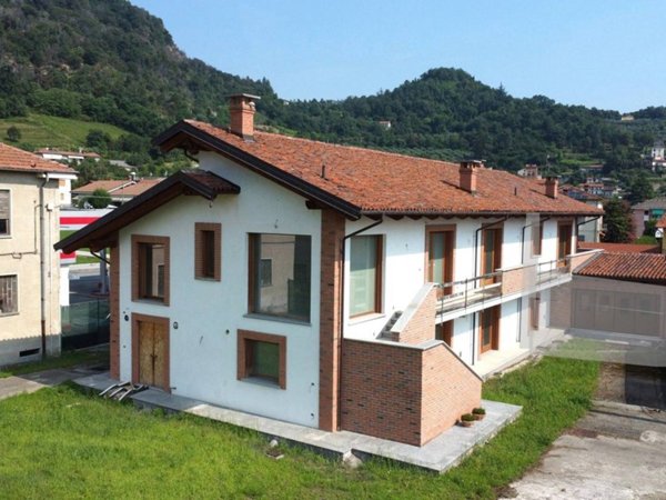 casa indipendente in vendita a Revello
