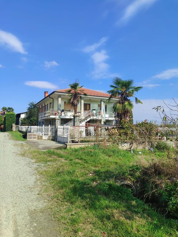 casa indipendente in vendita a Revello